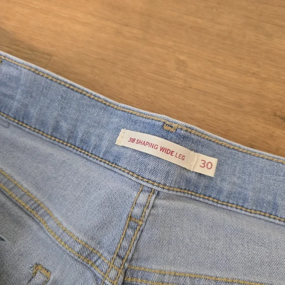 Levi's 318 Shaping Wide Leg Women's Jean In Tall Glass Of Water - Light Wash 30 - Picture 5 of 13